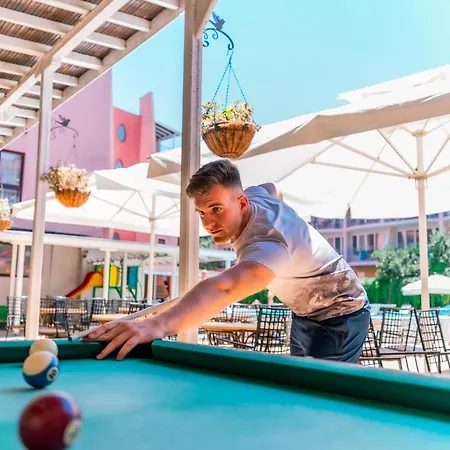 Izola Paradise ساني بيتش