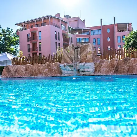 فندق Izola Paradise 4*