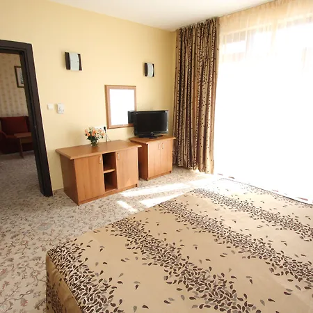 Izola Paradise فندق 4*