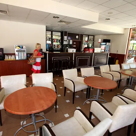 فندق Izola Paradise 4*