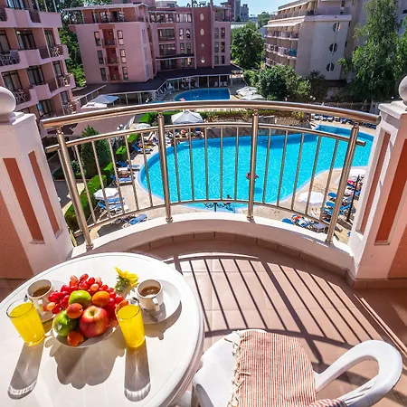 فندق Izola Paradise 4*